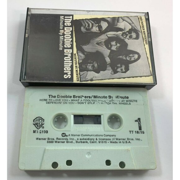 The Doobie Brothers Cassette Tapes Lot of 2 70s Rock Minute By Minute Best of - Picture 6 of 6